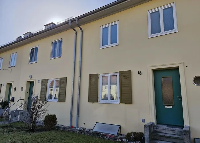 Ferienhaus mit Sauna und Balkon nahe Park Sanssouci